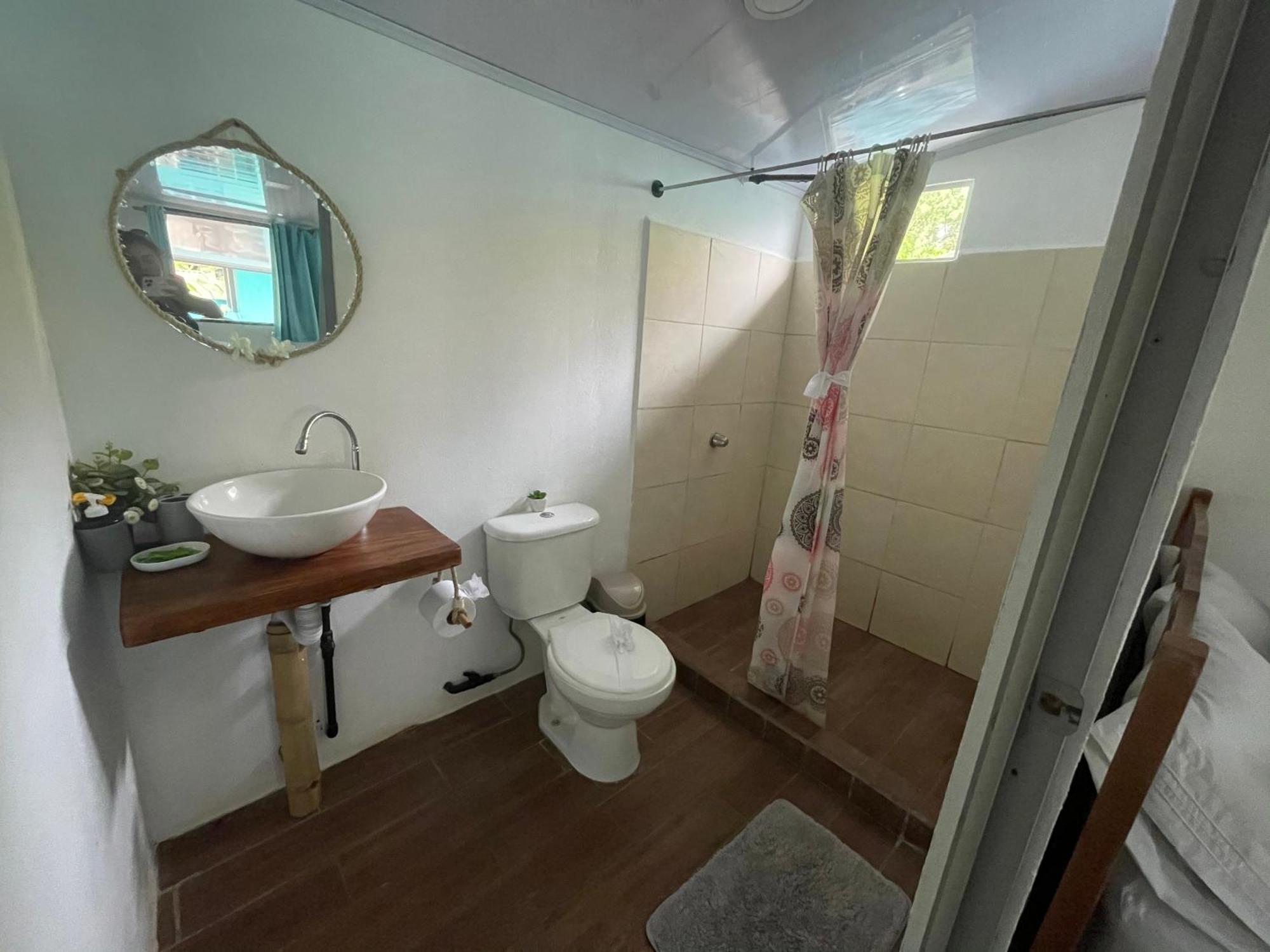 Uvita Pirates Hostel ภายนอก รูปภาพ