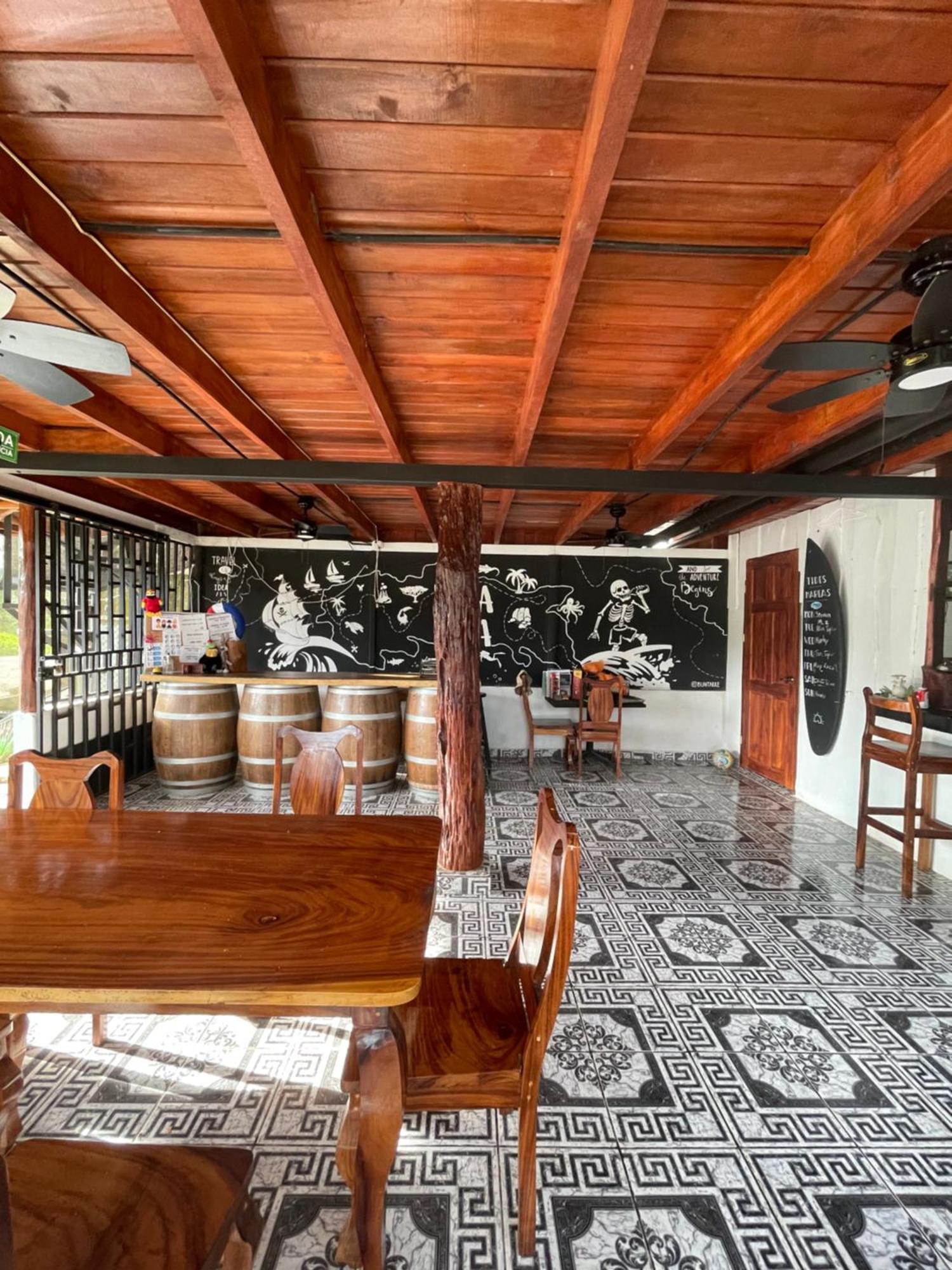 Uvita Pirates Hostel ภายนอก รูปภาพ